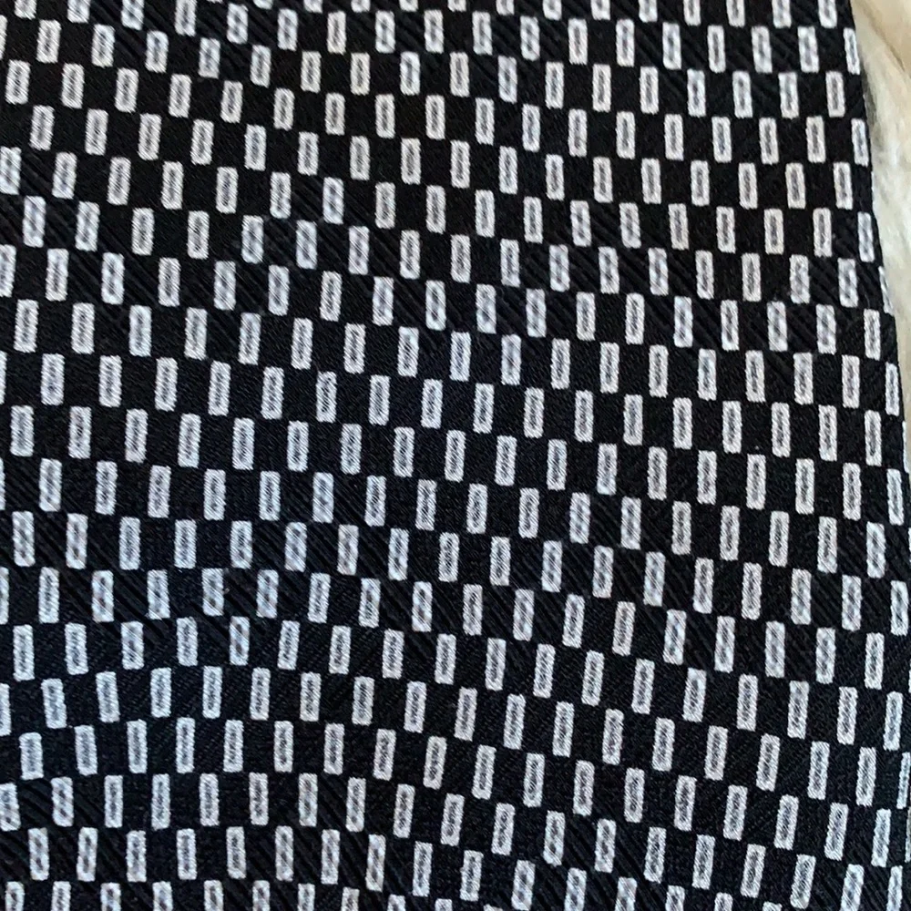 Oscar de la Renta 100% Silk Tie - Picture 4 of 5